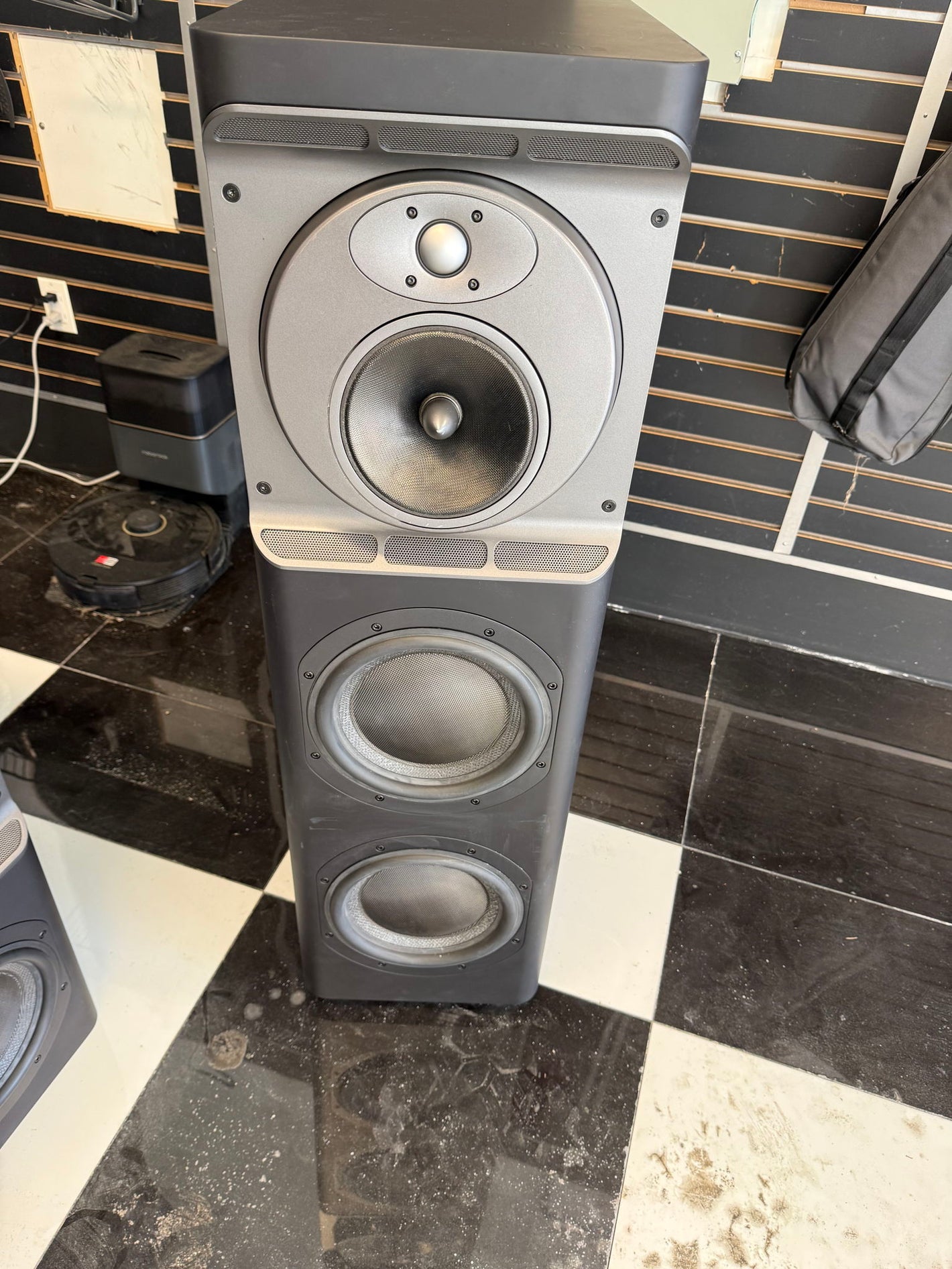 Pre-Owned B&W (Bowers & Wilkins) CT8 LR & CT8 CC Home Theater Speakers